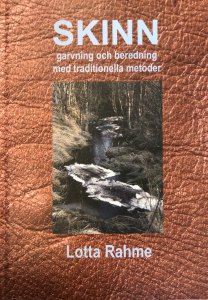 BOK SKINNGARVING OG BEREDING